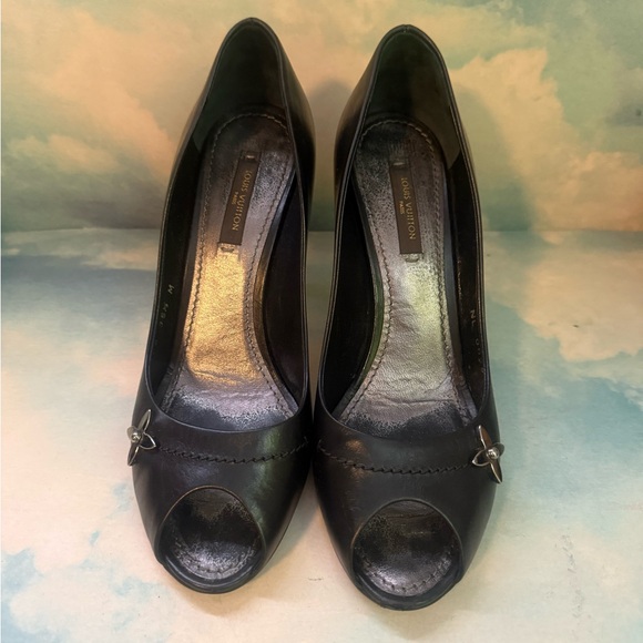 Louis Vuitton pumps size 5.5 M - Picture 2 of 8